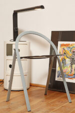 Czarna minimalistyczna jednopunktowa lampa biurkowa ze ściemniaczem "Abele" z metalu i tworzywa, projekt Gianfranco Frattini dla firmy Luci illuminazione (Lucitalia), Włochy, wzór z 1979 roku - obrazek 30