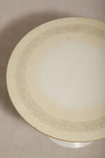 Masywny i ciężki stolik kawowy / pomocnik / typu "Tulip" z okrągłym kamiennym/marmurowym blatem na metalowej rozszerzającej się do dołu nodze w stylu projektów Eero Saarinena, Space Age, Włochy, lata 70. - obrazek 47