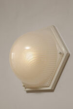 Duża sześcioboczna jednopunktowa mlecznobiała ażurowa lampa ścienna/kinkiet z kloszem z tworzywa (akryl) w kształcie kopuły, Włochy, lata 80. - obrazek 5