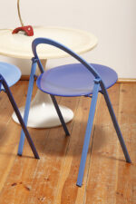 Składane metalowe krzesło "Clio" okrągłym granatowym siedziskiem i niebieskim oparciem i nogami, projekt Giorgio Cattelan dla firmy Cidue, Włochy, lata 70. - obrazek 5