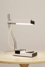 Jasno różowa z czarnymi elementami jednopunktowa metalowa modułowa lampa biurkowa z regulowaną wysokością ruchomego klosza, Typ DZ9/11, projekt Jozef Mára dla Kovos Teplice/Tesla, Czechosłowacja, lata 70. - obrazek 3