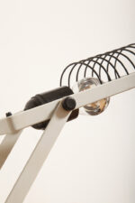 Biała z czarnymi elementami jednopunktowa metalowa lampa biurkowa z serii Syntesi z regulowaną wysokością, projekt Ernesto Gismondi dla Artemide, Włochy, wzór z 1975 roku - obrazek 30