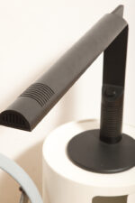 Czarna minimalistyczna jednopunktowa lampa biurkowa ze ściemniaczem "Abele" z metalu i tworzywa, projekt Gianfranco Frattini dla firmy Luci illuminazione (Lucitalia), Włochy, wzór z 1979 roku - obrazek 32