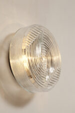 Jednopunktowa okrągła lampa ścienna/kinkiet ze szklanym reliefowym przeźroczystym kloszem w stylu Art Deco w czarnej metalowej oprawie, firma Prisma, Włochy, lata 80. - obrazek 33