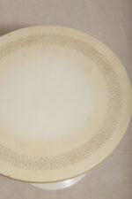 Masywny i ciężki stolik kawowy / pomocnik / typu "Tulip" z okrągłym kamiennym/marmurowym blatem na metalowej rozszerzającej się do dołu nodze w stylu projektów Eero Saarinena, Space Age, Włochy, lata 70. - obrazek 52