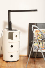 Czarna minimalistyczna jednopunktowa lampa biurkowa ze ściemniaczem "Abele" z metalu i tworzywa, projekt Gianfranco Frattini dla firmy Luci illuminazione (Lucitalia), Włochy, wzór z 1979 roku - obrazek 35