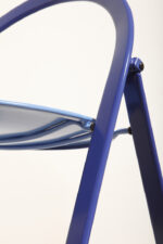 Składane metalowe krzesło "Clio" okrągłym lakierowanym w satynie niebieskim siedziskiem i granatowym oparciem i nogami, projekt Giorgio Cattelan dla firmy Cidue, Włochy, lata 70. - obrazek 60