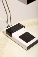 Jasno różowa z czarnymi elementami jednopunktowa metalowa modułowa lampa biurkowa z regulowaną wysokością ruchomego klosza, Typ DZ9/11, projekt Jozef Mára dla Kovos Teplice/Tesla, Czechosłowacja, lata 70. - obrazek 32