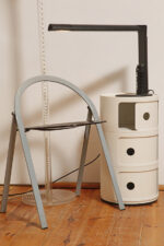 Czarna minimalistyczna jednopunktowa lampa biurkowa ze ściemniaczem "Abele" z metalu i tworzywa, projekt Gianfranco Frattini dla firmy Luci illuminazione (Lucitalia), Włochy, wzór z 1979 roku - obrazek 36