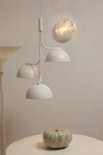 Jednopunktowa okrągła lampa ścienna/kinkiet ze szklanym reliefowym przeźroczystym kloszem w stylu Art Deco w czarnej metalowej oprawie, firma Prisma, Włochy, lata 80. - obrazek 37