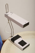 Jasno różowa z czarnymi elementami jednopunktowa metalowa modułowa lampa biurkowa z regulowaną wysokością ruchomego klosza, Typ DZ9/11, projekt Jozef Mára dla Kovos Teplice/Tesla, Czechosłowacja, lata 70. - obrazek 33