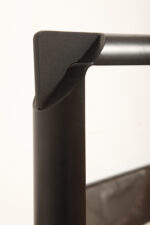 Czarna minimalistyczna jednopunktowa lampa biurkowa ze ściemniaczem "Abele" z metalu i tworzywa, projekt Gianfranco Frattini dla firmy Luci illuminazione (Lucitalia), Włochy, wzór z 1979 roku - obrazek 37