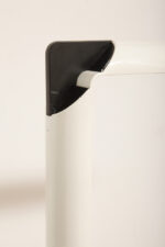 Smukła metalowa minimalistyczna, jednopunktowa, postmodernistyczna biała z czarnymi elementami lampa podłogowa "Veronica", Gianfranco Frattini dla Luci illuminazione (Lucitalia), Włochy, wzór z 1979 roku - obrazek 39