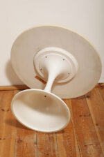 Masywny i ciężki stolik kawowy / pomocnik / typu "Tulip" z okrągłym kamiennym/marmurowym blatem na metalowej rozszerzającej się do dołu nodze w stylu projektów Eero Saarinena, Space Age, Włochy, lata 70. - obrazek 57