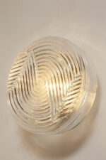 Jednopunktowa okrągła lampa ścienna/kinkiet ze szklanym reliefowym przeźroczystym kloszem w stylu Art Deco w czarnej metalowej oprawie, firma Prisma, Włochy, lata 80. - obrazek 41