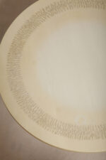 Masywny i ciężki stolik kawowy / pomocnik / typu "Tulip" z okrągłym kamiennym/marmurowym blatem na metalowej rozszerzającej się do dołu nodze w stylu projektów Eero Saarinena, Space Age, Włochy, lata 70. - obrazek 58