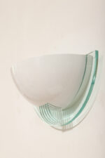 Jednopunktowa metalowa biała lampa ścienna/kinkiet w stylu Memphis z jasnozielonym przeźroczystym otokiem z tworzywa, Niemcy, 2000 rok - obrazek 5