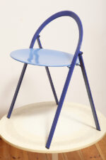 Składane metalowe krzesło "Clio" okrągłym lakierowanym w satynie niebieskim siedziskiem i granatowym oparciem i nogami, projekt Giorgio Cattelan dla firmy Cidue, Włochy, lata 70. - obrazek 68