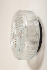 Jednopunktowa okrągła lampa ścienna/kinkiet ze szklanym reliefowym przeźroczystym kloszem w stylu Art Deco w czarnej metalowej oprawie, firma Prisma, Włochy, lata 80. - obrazek 44