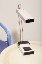 Jasno różowa z czarnymi elementami jednopunktowa metalowa modułowa lampa biurkowa z regulowaną wysokością ruchomego klosza, Typ DZ9/11, projekt Jozef Mára dla Kovos Teplice/Tesla, Czechosłowacja, lata 70. - obrazek 40