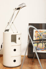 Biała z czarnymi elementami jednopunktowa metalowa lampa biurkowa z serii Syntesi z regulowaną wysokością, projekt Ernesto Gismondi dla Artemide, Włochy, wzór z 1975 roku - obrazek 47