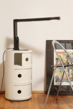 Czarna minimalistyczna jednopunktowa lampa biurkowa ze ściemniaczem "Abele" z metalu i tworzywa, projekt Gianfranco Frattini dla firmy Luci illuminazione (Lucitalia), Włochy, wzór z 1979 roku - obrazek 46