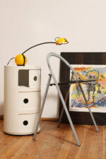 Wysoka jednopunktowa żółta lampa nocna/biurkowa "Alina" z tworzywa (ABS) z regulowaną wysokością nachylenia z czarną podstawą i ruchomym kloszem, Valenti Luce, Włochy, lata 70/80. - obrazek 48