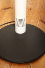 Smukła metalowa minimalistyczna, jednopunktowa, postmodernistyczna biała z czarnymi elementami lampa podłogowa "Veronica", Gianfranco Frattini dla Luci illuminazione (Lucitalia), Włochy, wzór z 1979 roku - obrazek 47