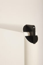 Smukła metalowa minimalistyczna, jednopunktowa, postmodernistyczna biała z czarnymi elementami lampa podłogowa "Veronica", Gianfranco Frattini dla Luci illuminazione (Lucitalia), Włochy, wzór z 1979 roku - obrazek 48