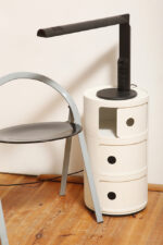 Czarna minimalistyczna jednopunktowa lampa biurkowa ze ściemniaczem "Abele" z metalu i tworzywa, projekt Gianfranco Frattini dla firmy Luci illuminazione (Lucitalia), Włochy, wzór z 1979 roku - obrazek 5