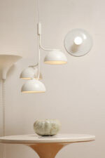 Jednopunktowa okrągła lakierowana na biało w połysku aluminiowa lampa ścienna/kinkiet, Space Age, firma Biffi, Włochy - obrazek 5