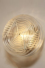 Jednopunktowa okrągła lampa ścienna/kinkiet ze szklanym reliefowym przeźroczystym kloszem w stylu Art Deco w czarnej metalowej oprawie, firma Prisma, Włochy, lata 80. - obrazek 5