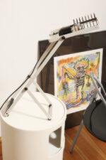 Biała z czarnymi elementami jednopunktowa metalowa lampa biurkowa z serii Syntesi z regulowaną wysokością, projekt Ernesto Gismondi dla Artemide, Włochy, wzór z 1975 roku - obrazek 54