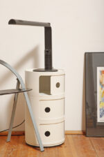 Czarna minimalistyczna jednopunktowa lampa biurkowa ze ściemniaczem "Abele" z metalu i tworzywa, projekt Gianfranco Frattini dla firmy Luci illuminazione (Lucitalia), Włochy, wzór z 1979 roku - obrazek 52