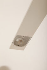 Smukła metalowa minimalistyczna, jednopunktowa, postmodernistyczna biała z czarnymi elementami lampa podłogowa "Veronica", Gianfranco Frattini dla Luci illuminazione (Lucitalia), Włochy, wzór z 1979 roku - obrazek 52