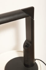 Czarna minimalistyczna jednopunktowa lampa biurkowa ze ściemniaczem "Abele" z metalu i tworzywa, projekt Gianfranco Frattini dla firmy Luci illuminazione (Lucitalia), Włochy, wzór z 1979 roku - obrazek 53