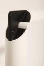 Smukła metalowa minimalistyczna, jednopunktowa, postmodernistyczna biała z czarnymi elementami lampa podłogowa "Veronica", Gianfranco Frattini dla Luci illuminazione (Lucitalia), Włochy, wzór z 1979 roku - obrazek 53