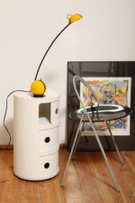 Wysoka jednopunktowa żółta lampa nocna/biurkowa "Alina" z tworzywa (ABS) z regulowaną wysokością nachylenia z czarną podstawą i ruchomym kloszem, Valenti Luce, Włochy, lata 70/80. - obrazek 55