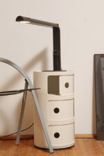 Czarna minimalistyczna jednopunktowa lampa biurkowa ze ściemniaczem "Abele" z metalu i tworzywa, projekt Gianfranco Frattini dla firmy Luci illuminazione (Lucitalia), Włochy, wzór z 1979 roku - obrazek 54