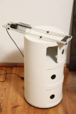 Biała z czarnymi elementami jednopunktowa metalowa lampa biurkowa z serii Syntesi z regulowaną wysokością, projekt Ernesto Gismondi dla Artemide, Włochy, wzór z 1975 roku - obrazek 50