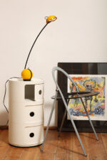 Wysoka jednopunktowa żółta lampa nocna/biurkowa "Alina" z tworzywa (ABS) z regulowaną wysokością nachylenia z czarną podstawą i ruchomym kloszem, Valenti Luce, Włochy, lata 70/80. - obrazek 57