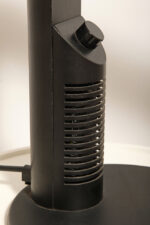 Czarna minimalistyczna jednopunktowa lampa biurkowa ze ściemniaczem "Abele" z metalu i tworzywa, projekt Gianfranco Frattini dla firmy Luci illuminazione (Lucitalia), Włochy, wzór z 1979 roku - obrazek 57