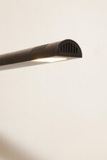 Czarna minimalistyczna jednopunktowa lampa biurkowa ze ściemniaczem "Abele" z metalu i tworzywa, projekt Gianfranco Frattini dla firmy Luci illuminazione (Lucitalia), Włochy, wzór z 1979 roku - obrazek 59