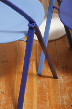 Składane metalowe krzesło "Clio" okrągłym granatowym siedziskiem i niebieskim oparciem i nogami, projekt Giorgio Cattelan dla firmy Cidue, Włochy, lata 70. - obrazek 6