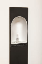 Czarna minimalistyczna jednopunktowa lampa biurkowa ze ściemniaczem "Abele" z metalu i tworzywa, projekt Gianfranco Frattini dla firmy Luci illuminazione (Lucitalia), Włochy, wzór z 1979 roku - obrazek 64