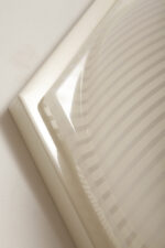 Duża sześcioboczna jednopunktowa mlecznobiała ażurowa lampa ścienna/kinkiet z kloszem z tworzywa (akryl) w kształcie kopuły, Włochy, lata 80. - obrazek 13