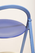 Składane metalowe krzesło "Clio" okrągłym granatowym siedziskiem i niebieskim oparciem i nogami, projekt Giorgio Cattelan dla firmy Cidue, Włochy, lata 70. - obrazek 9