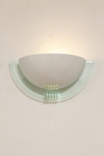 Jednopunktowa metalowa biała lampa ścienna/kinkiet w stylu Memphis z jasnozielonym przeźroczystym otokiem z tworzywa, Niemcy, 2000 rok - obrazek 23