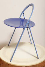 Składane metalowe krzesło "Clio" okrągłym granatowym siedziskiem i niebieskim oparciem i nogami, projekt Giorgio Cattelan dla firmy Cidue, Włochy, lata 70. - obrazek 11