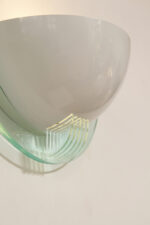 Jednopunktowa metalowa biała lampa ścienna/kinkiet w stylu Memphis z jasnozielonym przeźroczystym otokiem z tworzywa, Niemcy, 2000 rok - obrazek 26